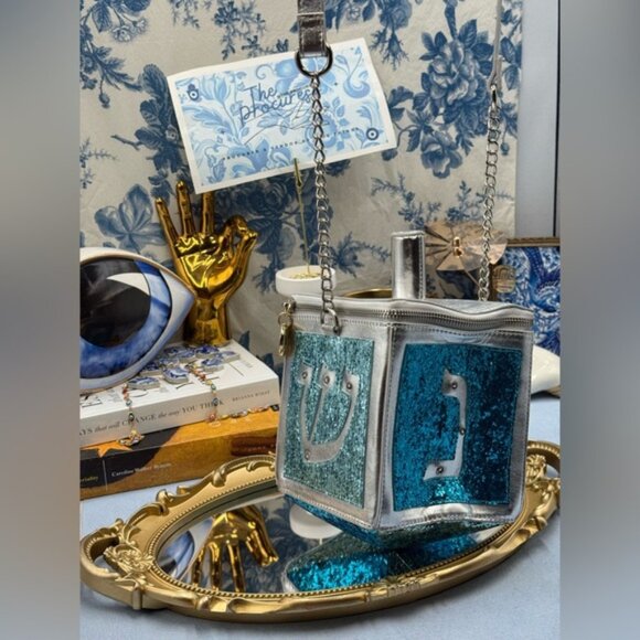 🆕 BETSEY JOHNSON 🧿 NWOT Mazel Light Up Dreidel Crossbody - Blue Glitter Kitsch - Picture 2 of 16